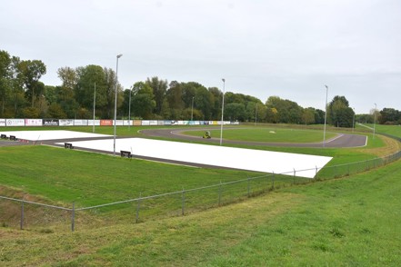 Overzicht van de baan en de twee witte proefvlakken